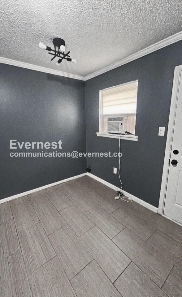 4922 Willow St #A - Photo 4 of 23