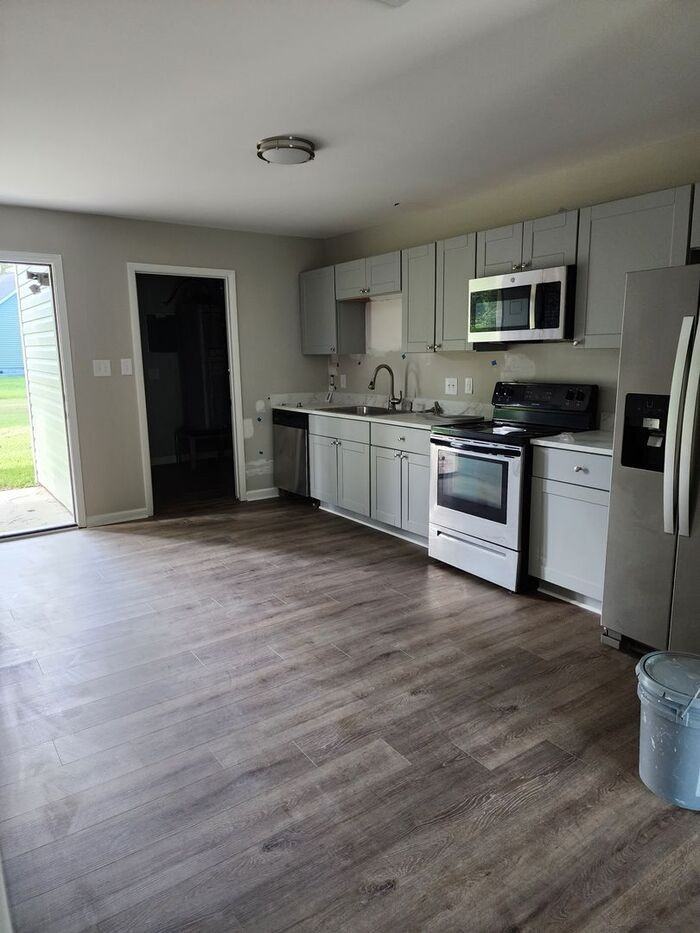 6469 Rockford Dr - Photo 3 of 8