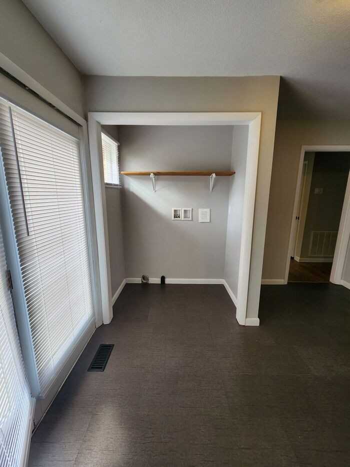 7547 Decatur Dr - Photo 6 of 15