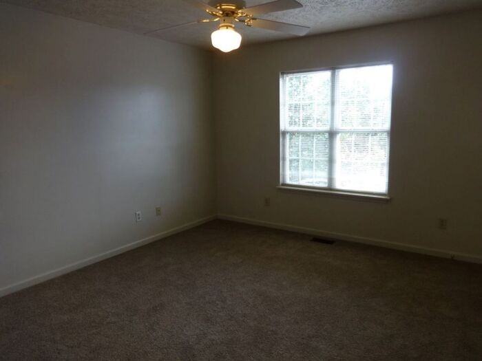 936 Pedro Dr - Photo 7 of 10