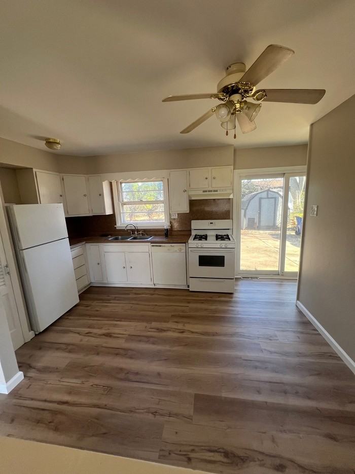 11121 Florence Ave - Photo 3 of 9