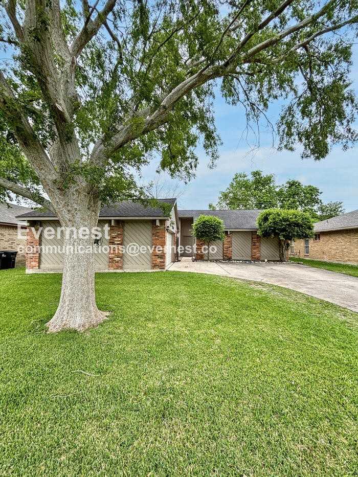 2426 Tall Ships Dr - Photo 2 of 29