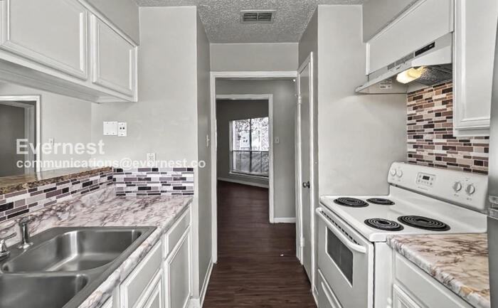 3729 Thistlemont Dr - Photo 4 of 22