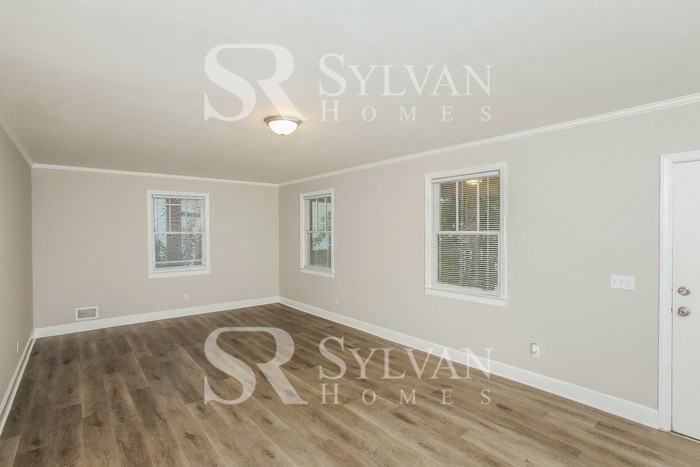 752 Shull St - Photo 4 of 16