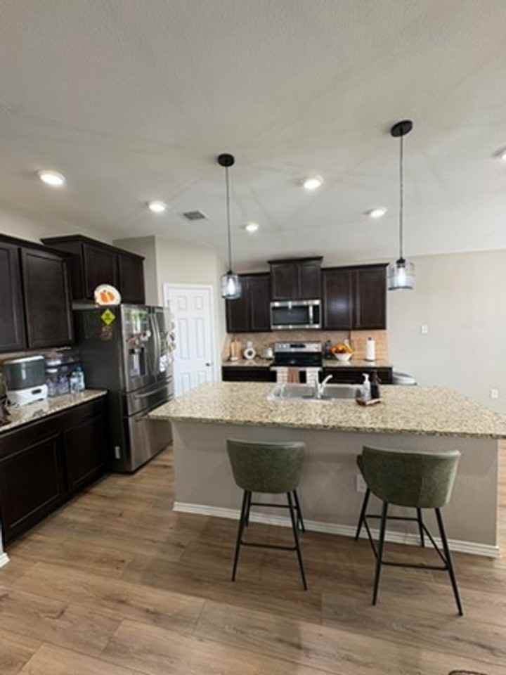 400 Paddock Ln - Photo 3 of 12