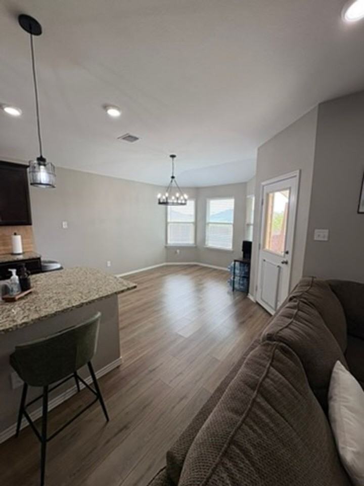 400 Paddock Ln - Photo 4 of 12
