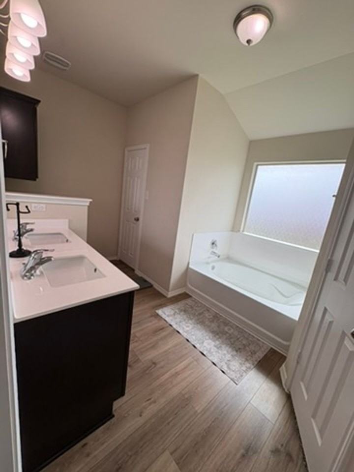 400 Paddock Ln - Photo 7 of 12