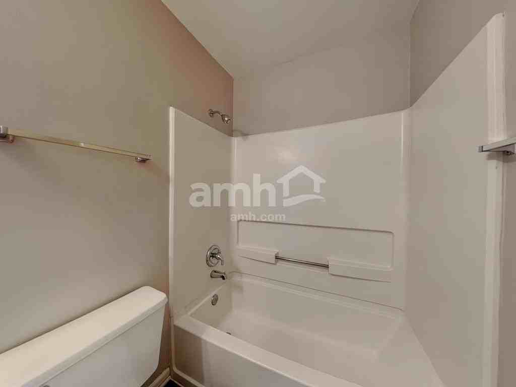 2992 Waters Edge Cir #NA - Photo 3 of 19