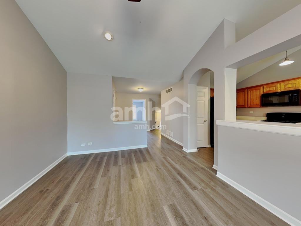 2992 Waters Edge Cir #NA - Photo 4 of 19