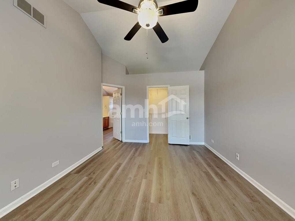 2992 Waters Edge Cir #NA - Photo 6 of 19