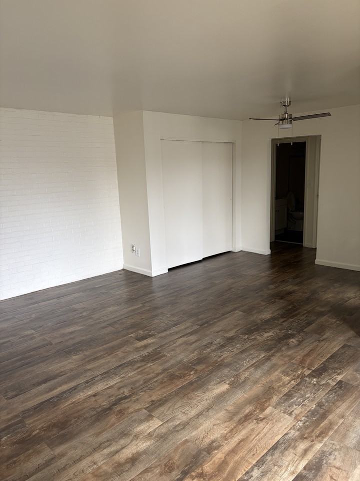 4045 Reading Rd #6 - Photo 3 of 7