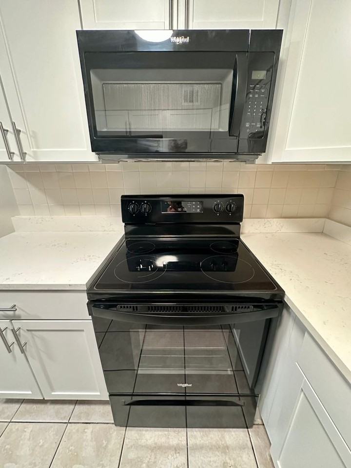 7334 N Ridge Blvd #207 - Photo 3 of 12