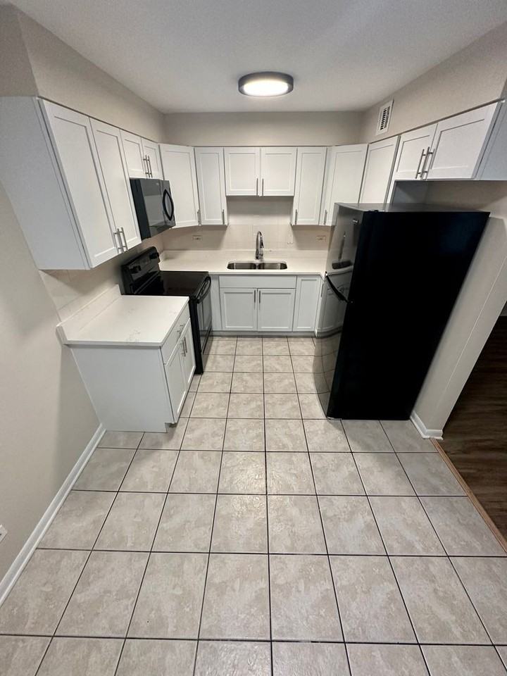 7334 N Ridge Blvd #207 - Photo 5 of 12