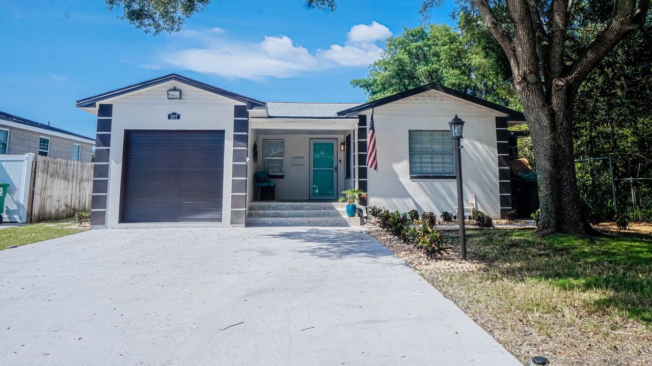 207 W Giddens Ave #NA