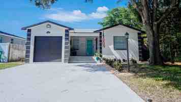 featured image of 207 W Giddens Ave #NA