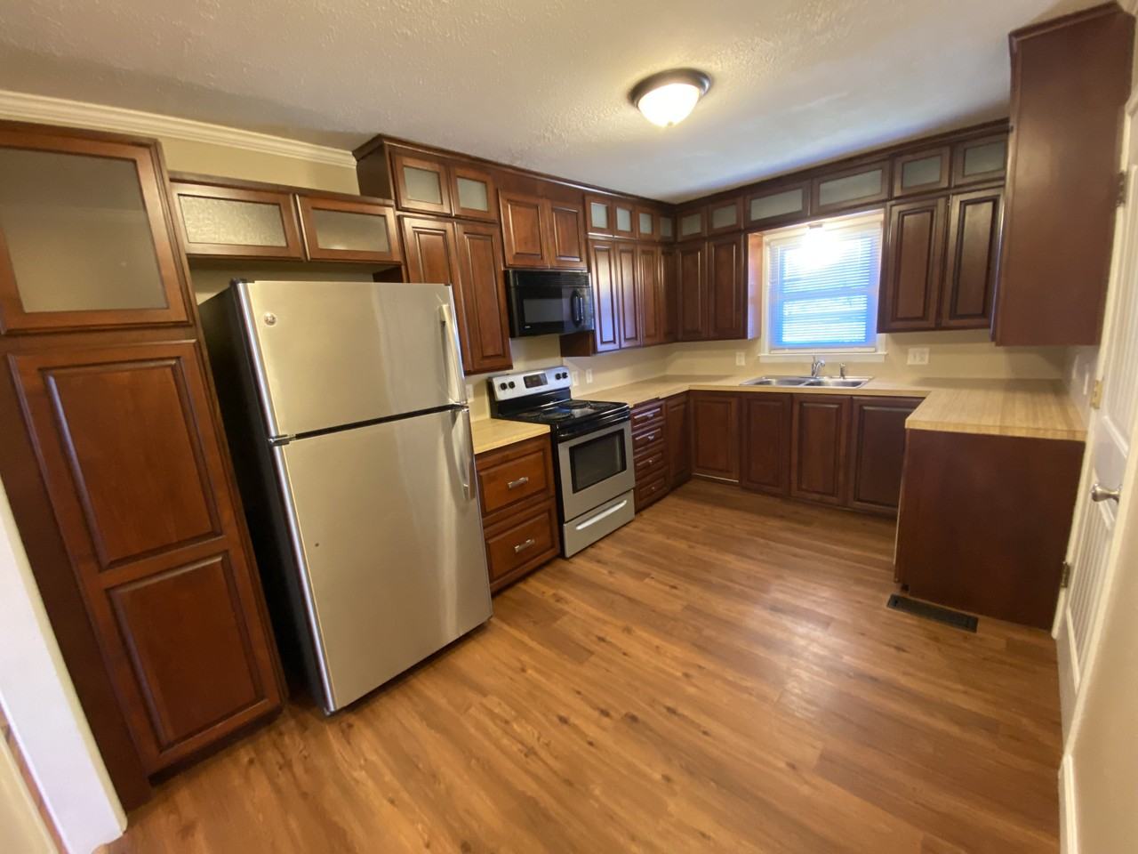 1901 Crestview Dr #NA - Photo 4 of 22