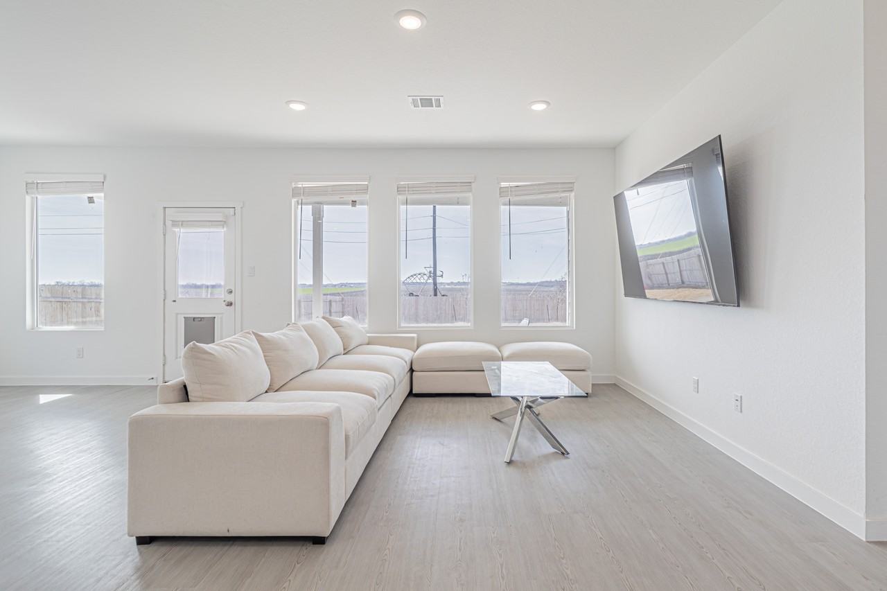 14212 Hertford Shire #NA - Photo 3 of 38