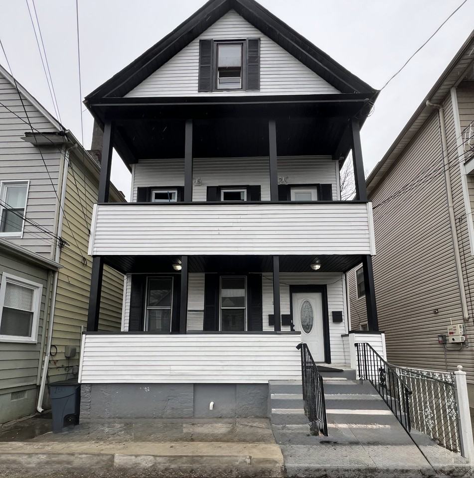 150 Court St #1 - Photo 2 of 6