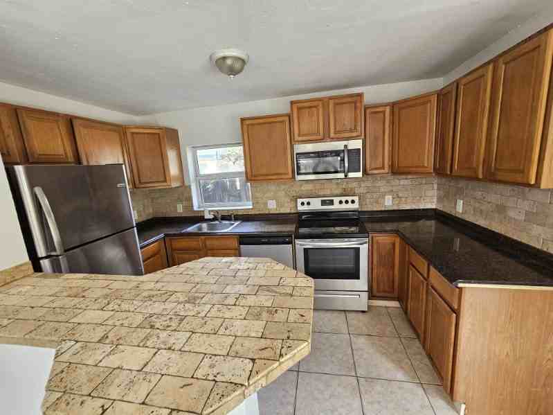 1610 Nw 9th Ave #1610 - Photo 2 of 9