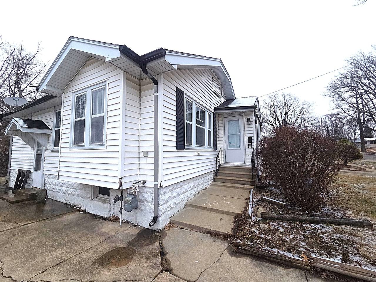 1304 E Lawrence St #NA - Photo 3 of 22