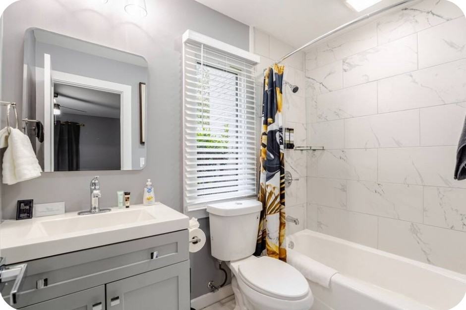 2213 E 7th St #101 - Photo 4 of 11