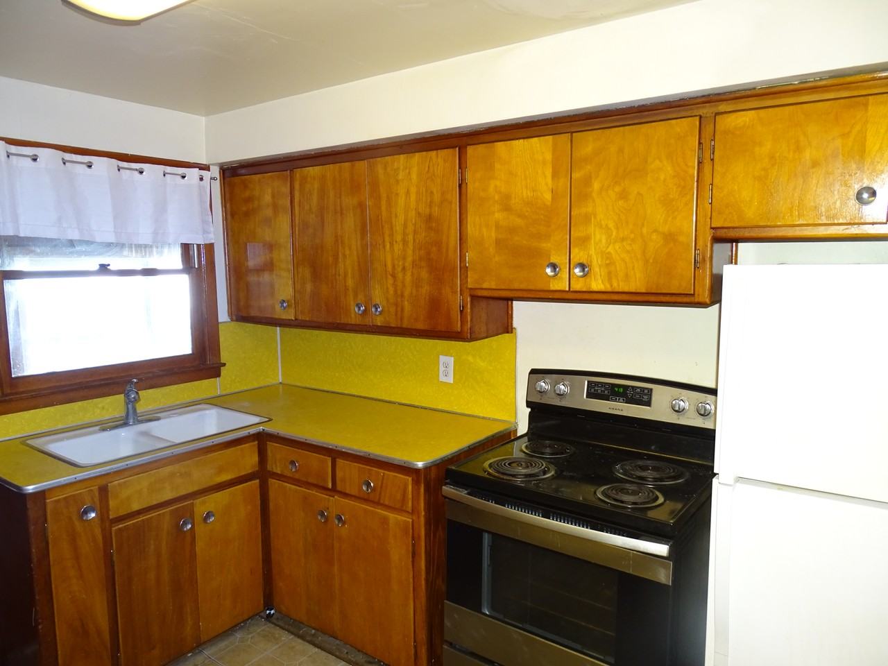 603 W Maumee St #1 - Photo 4 of 10