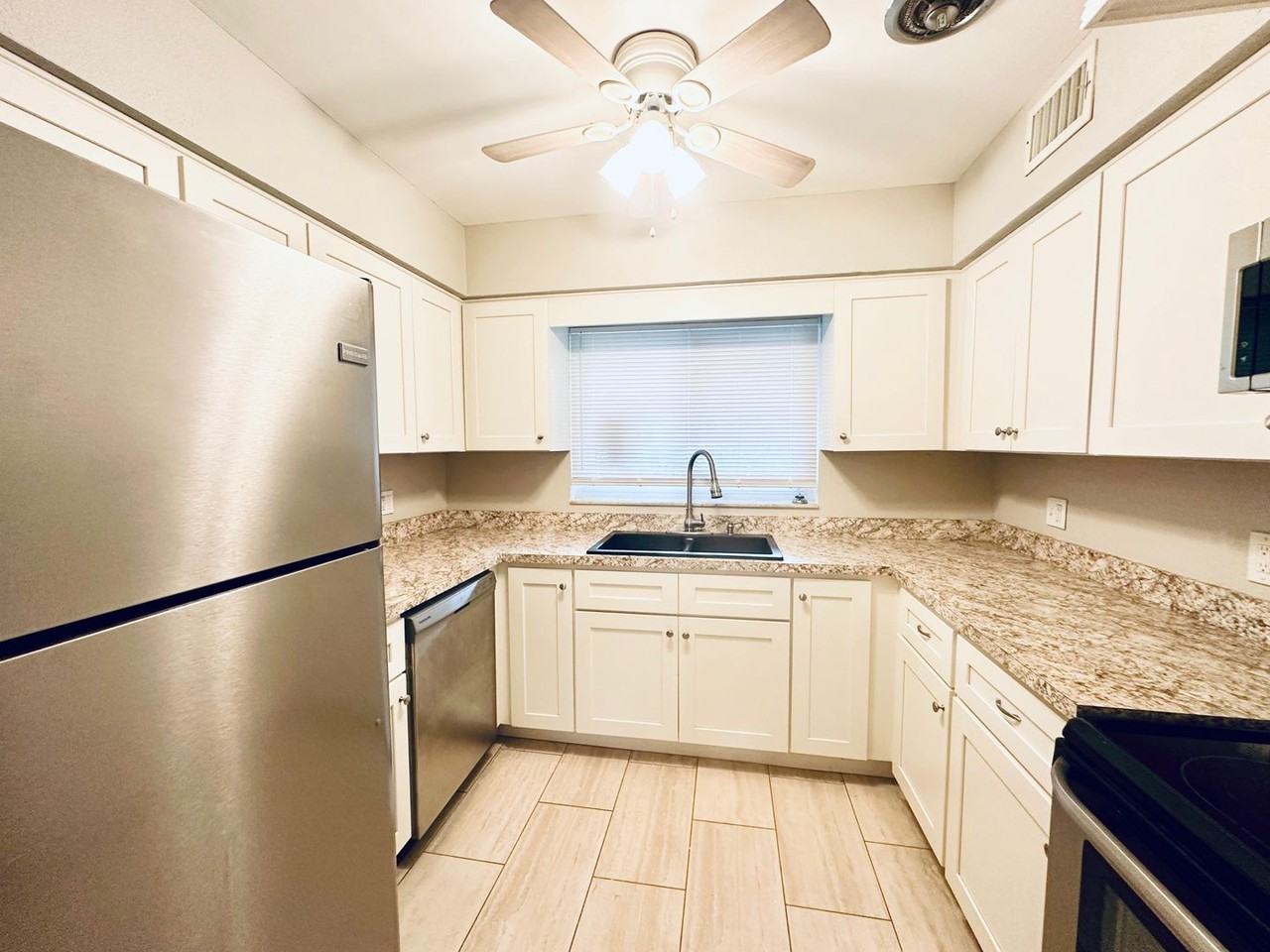 1619 Pinewood Dr - Photo 2 of 16