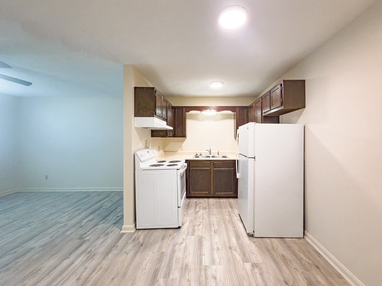 4625 Towne Square Ct #11 - Photo 3 of 9