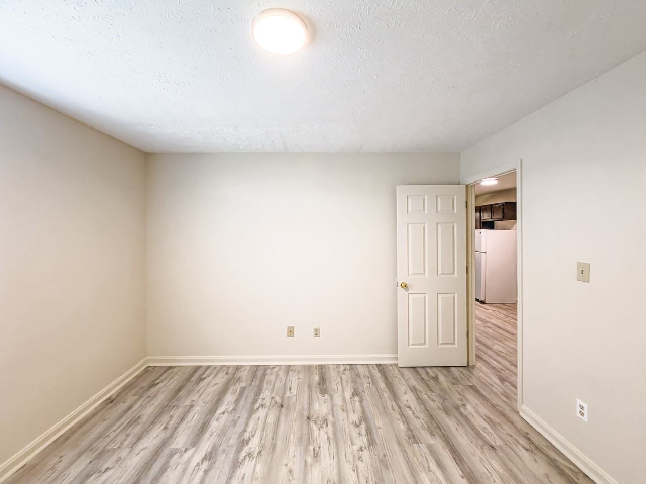 4625 Towne Square Ct #11 - Photo 7 of 9