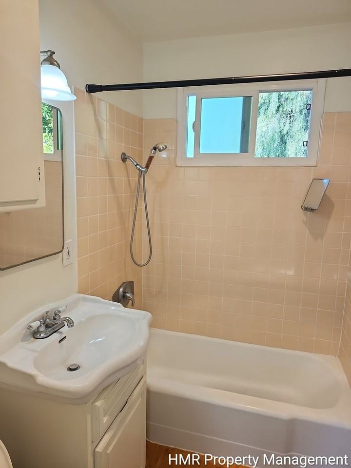 519 1/2 San Francisco Ave - Photo 4 of 15