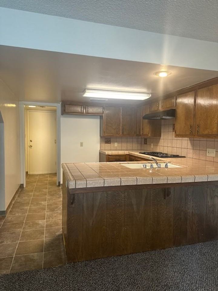 2800 Barrington St #B - Photo 4 of 12