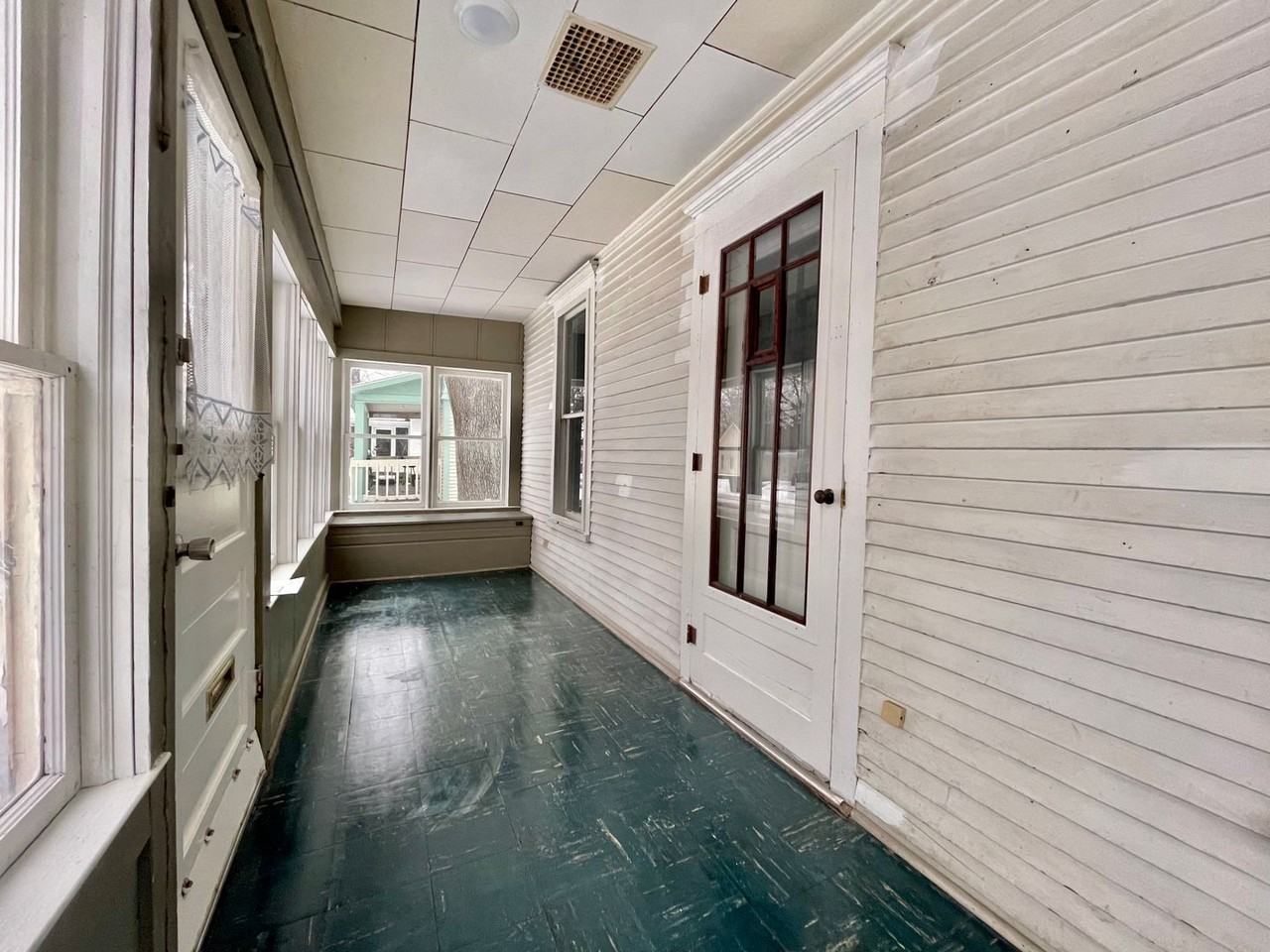 1853 Leahy St - Photo 2 of 20