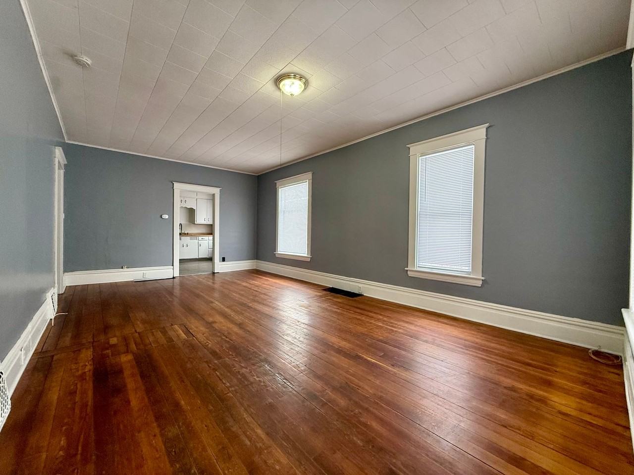 1853 Leahy St - Photo 3 of 20