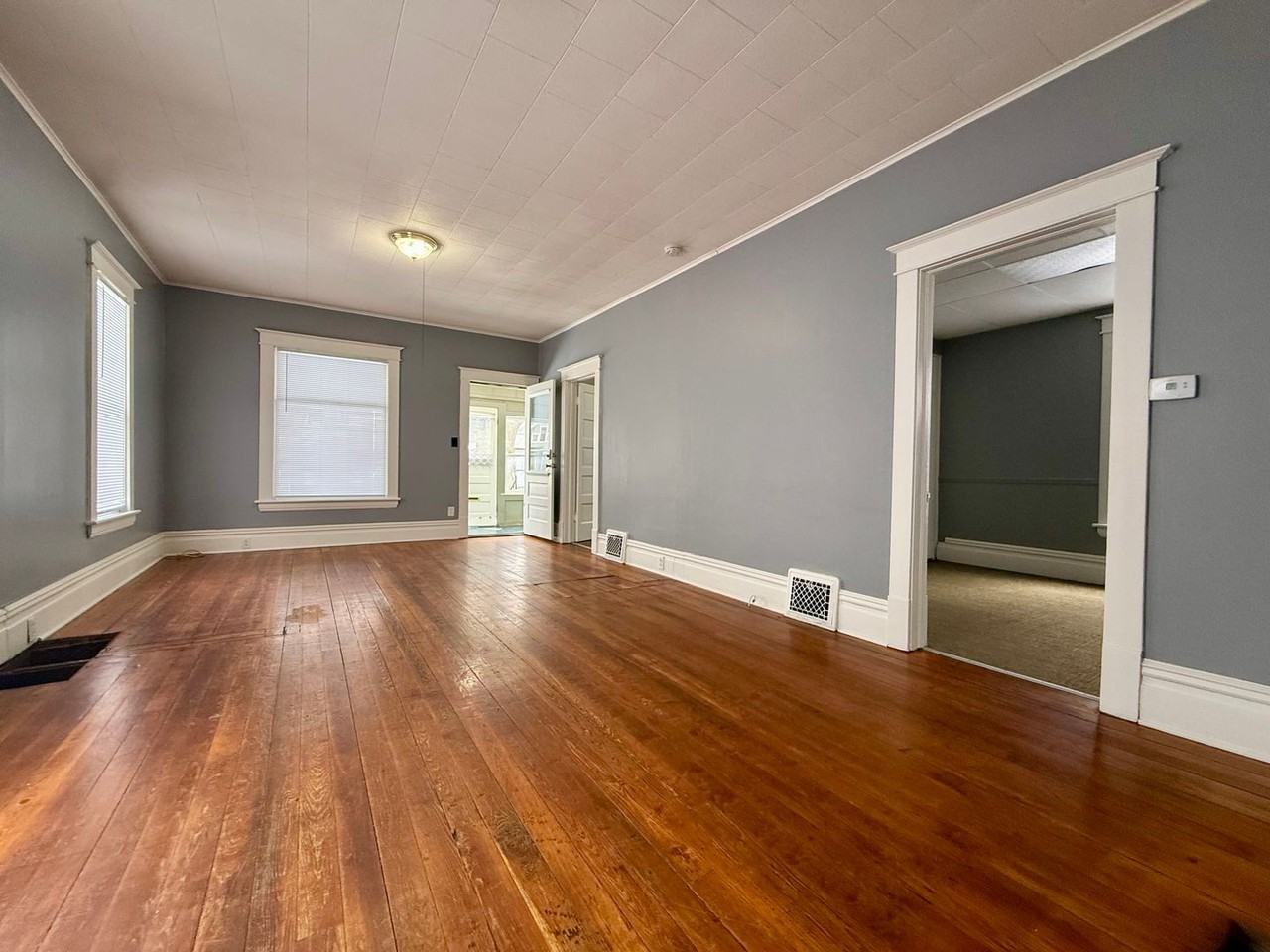 1853 Leahy St - Photo 4 of 20