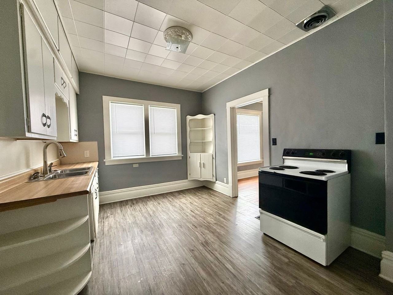 1853 Leahy St - Photo 6 of 20