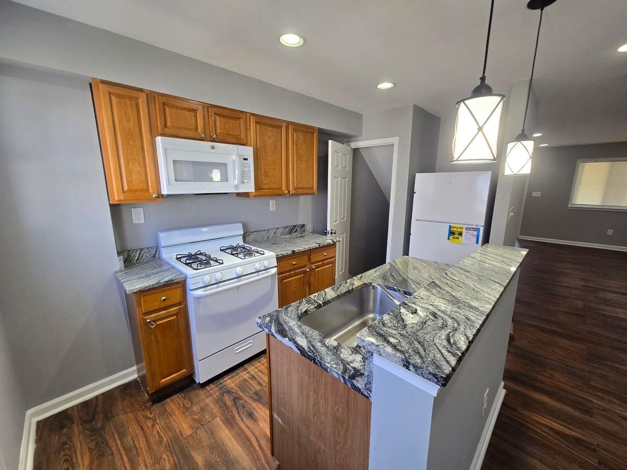 901 Elton Ave - Photo 5 of 17