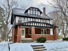 featured image of 711 Chestnut St