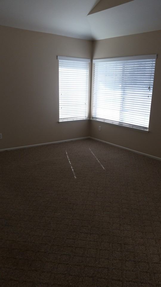 12593 Silver Saddle Way - Photo 5 of 32