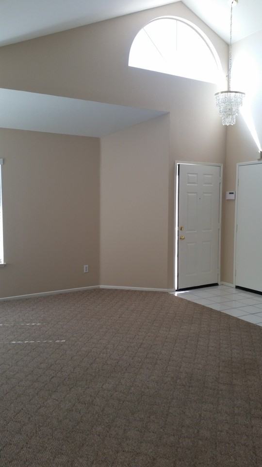 12593 Silver Saddle Way - Photo 7 of 32