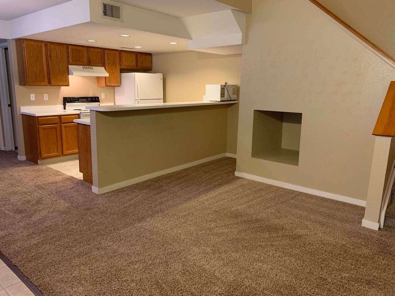 1225 W Prospect Rd #R43 - Photo 2 of 10