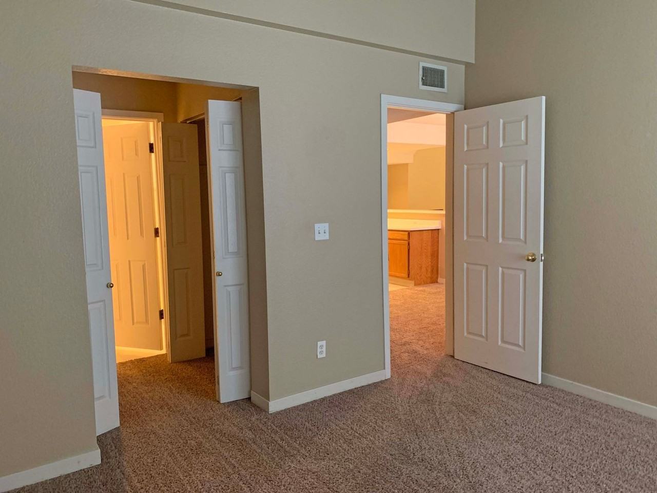 1225 W Prospect Rd #R43 - Photo 6 of 10