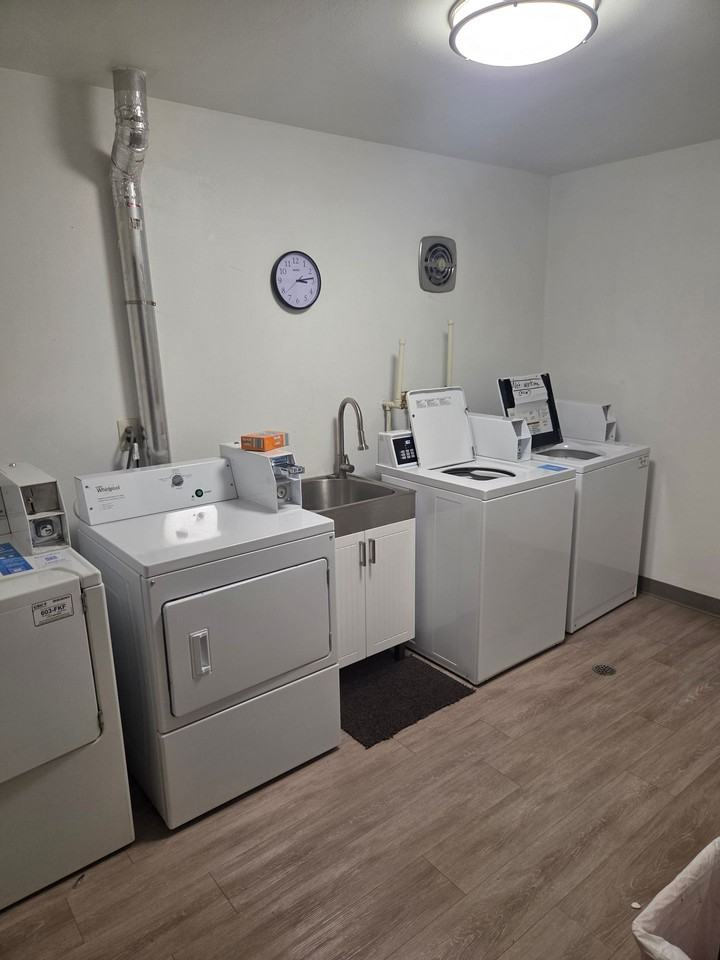 1400 E Warnimont Ave - Photo 4 of 5