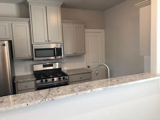 1121 Bernard St #102 - Photo 3 of 15