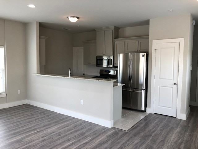 1121 Bernard St #102 - Photo 5 of 15