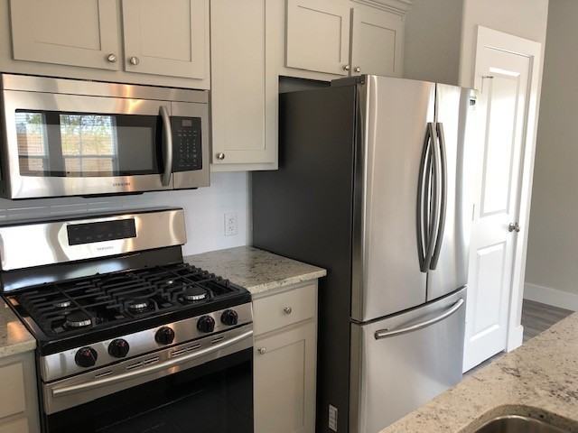 1121 Bernard St #102 - Photo 7 of 15