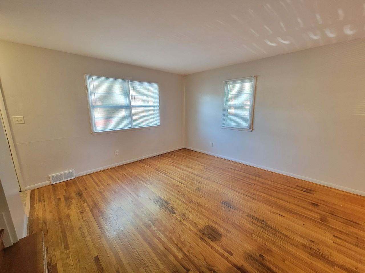 2010 S Covell Ave - Photo 3 of 13