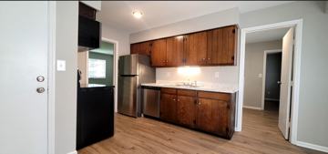 featured image of 3006 Creekview Cir