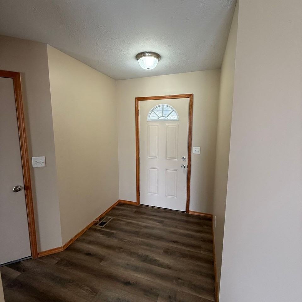 124 N Carter Ct - Photo 4 of 23