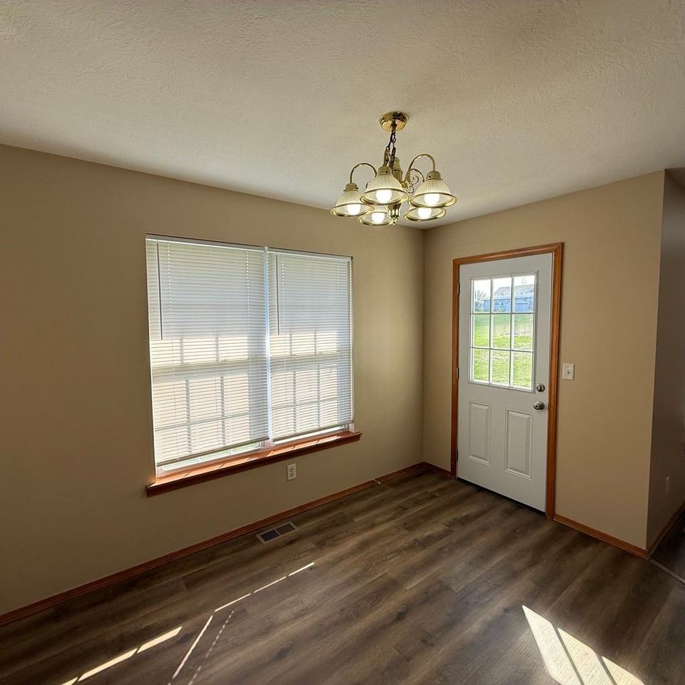 124 N Carter Ct - Photo 5 of 23