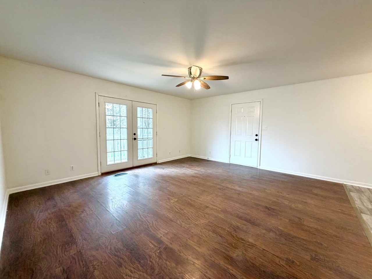 402 Jack Miller Blvd Apt B - Photo 4 of 21